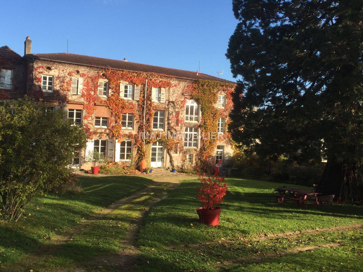 Maison 9 pièces 437 m² · à Mirecourt · 437 m² · 490 000 €