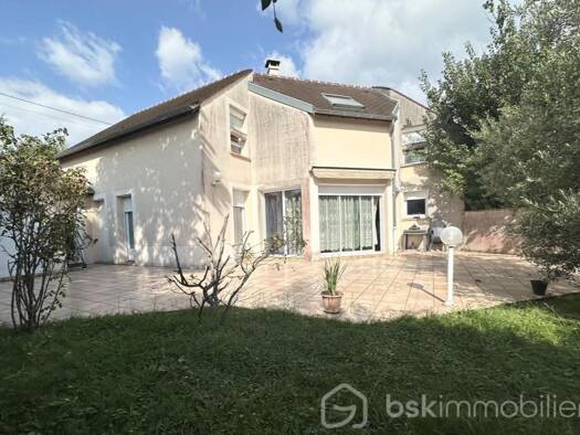 Maison à vendre 470 000 € 8 pièces 5 chambres 140 m² Moret Loing et Orvanne 77250