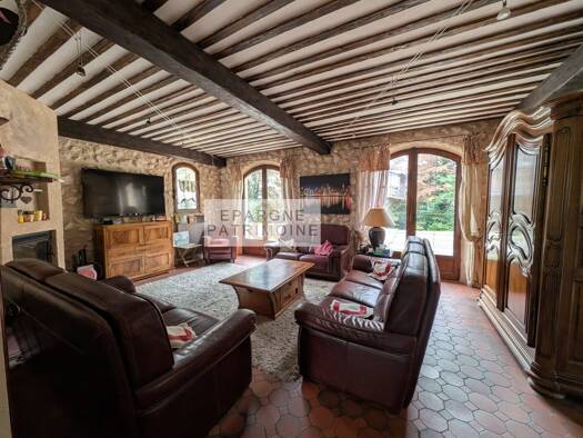Maison à vendre 650 000 € 9 pièces 8 chambres 203 m² 3 300 m² de terrain Diémoz 38790