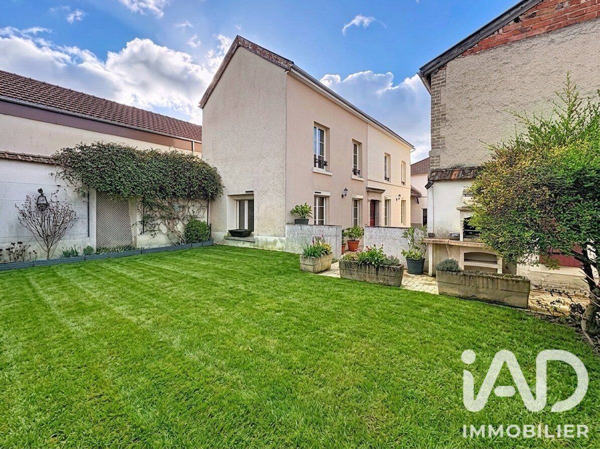 Maison 9 pièces 147 m² · à Aÿ-Champagne · 147 m² · 345 000 €
