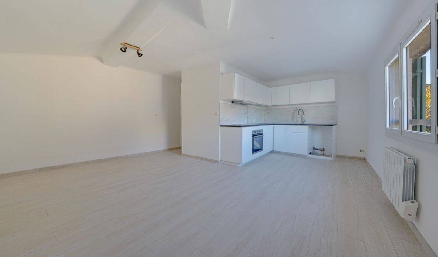 Appartement 3 pièces 60 m² · à Saint-Chamas · 60,2 m² · 745 €