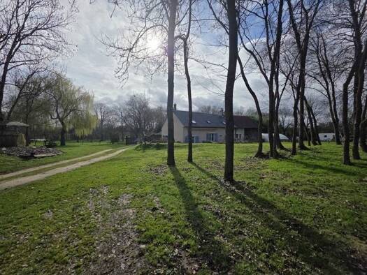 Maison à vendre 159 000 € 4 pièces 3 chambres 127 m² 7 382 m² de terrain La Celle-Condé 18160