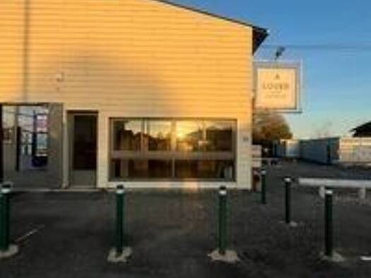 Local d'activités à louer 400 € 47 m² d'espace de stockage Terres-de-Haute-Charente 16270