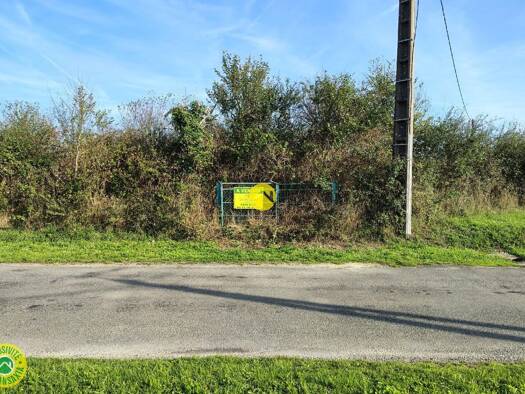 Terrain constructible viabilisé à vendre 19 000 € 1 240 m² de terrain Mornay-sur-Allier 18600