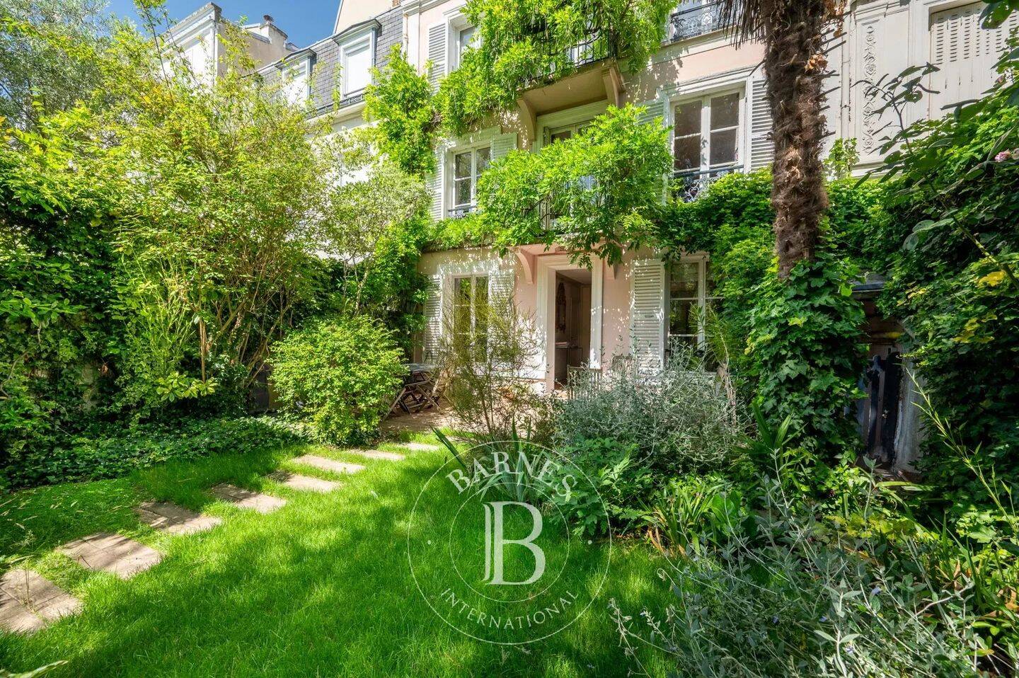 Maison 10 pièces 235 m² · à Paris 17ème Arrondissement · 235,2 m² · 3 350 000 €