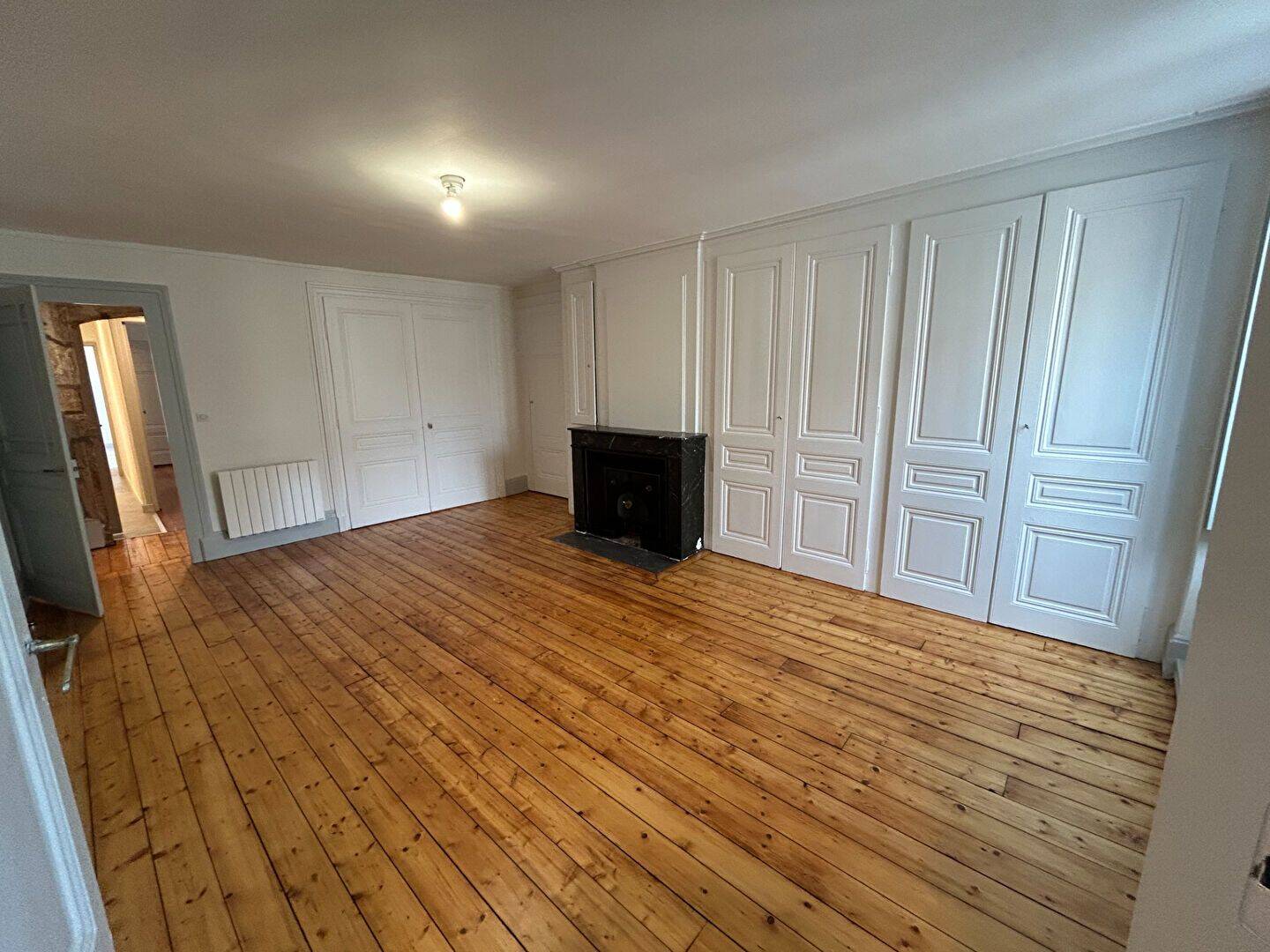 Appartement 3 pièces 118 m² · à Lyon 2ème Arrondissement · 117,8 m² · 1 595 €