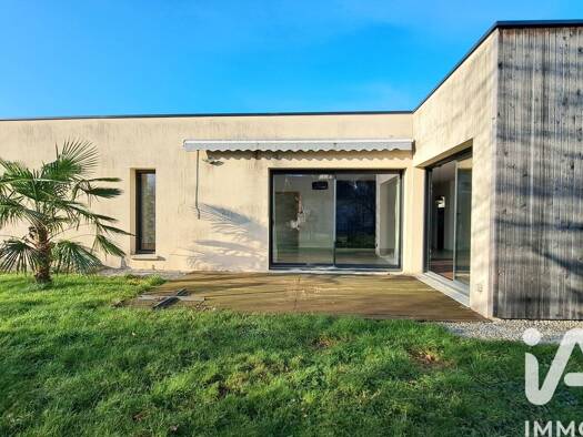 Maison de plain-pied à vendre 230 000 € 5 pièces 3 chambres 125 m² 794 m² de terrain Clérey 10390