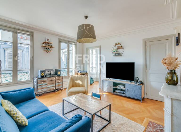 Appartement à vendre 645 000 € 3 pièces 2<br/>chambres 65 m²<br/>superficie 3/4<br/>étage Belleville Paris 20ème 75020