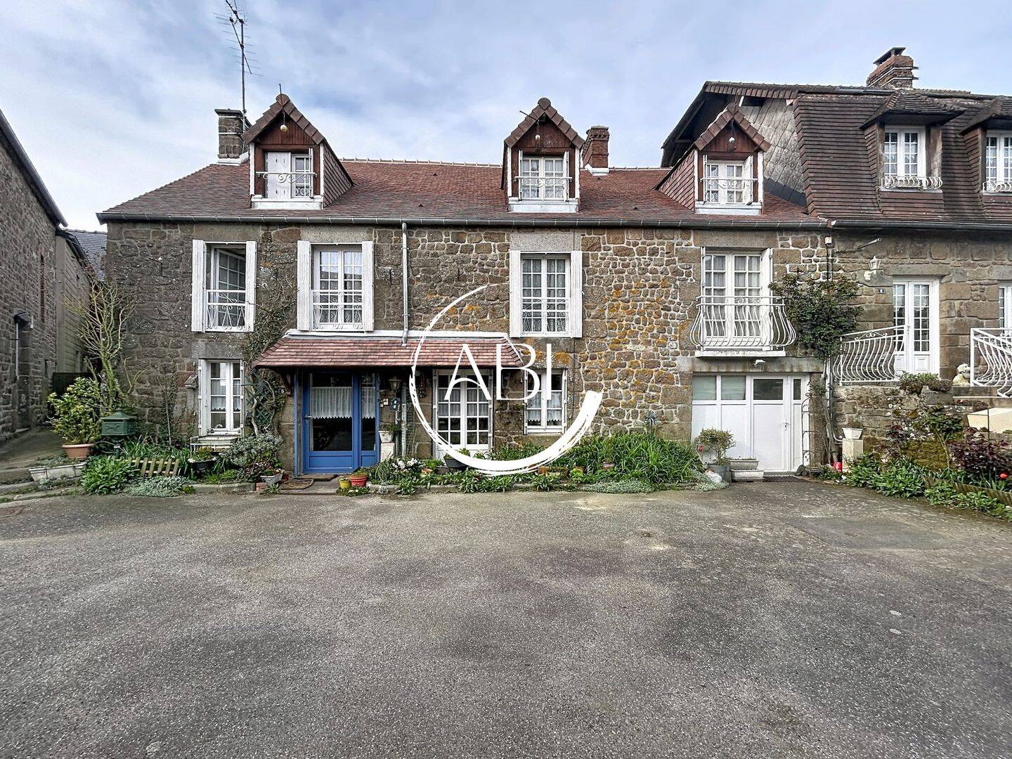 Maison 9 pièces 145 m² · à Les Monts d'Andaine · 145 m² · 143 000 €