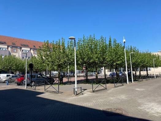 Boutique à louer 1 652 € 82 m² de surface de vente Les Hauldres Est Moissy-Cramayel 77550