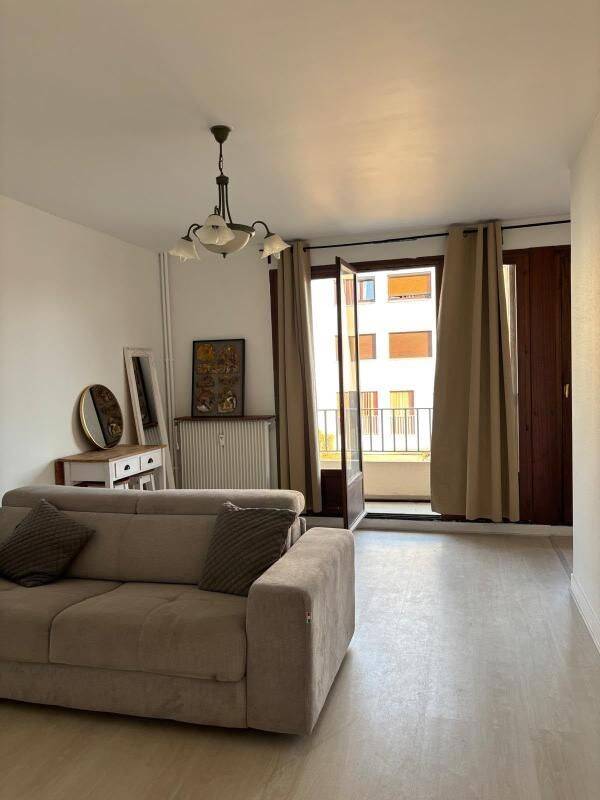 Appartement 1 pièce 28 m² · à Rosny-sous-Bois · 28 m² · 899 €