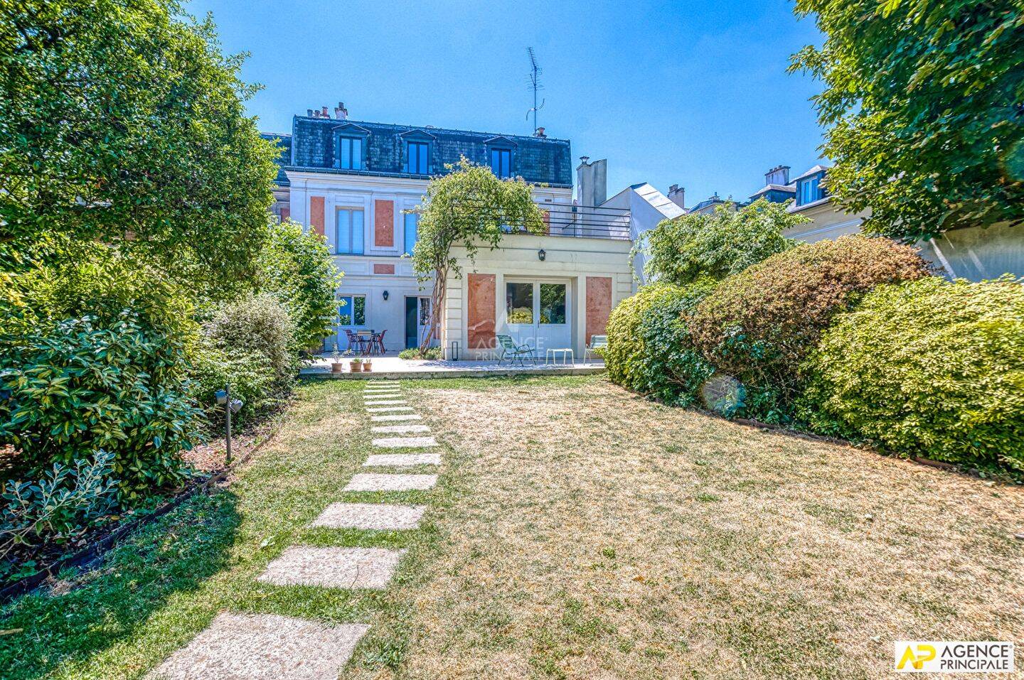 Maison 7 pièces 235 m² · à Versailles · 235 m² · 2 184 000 €