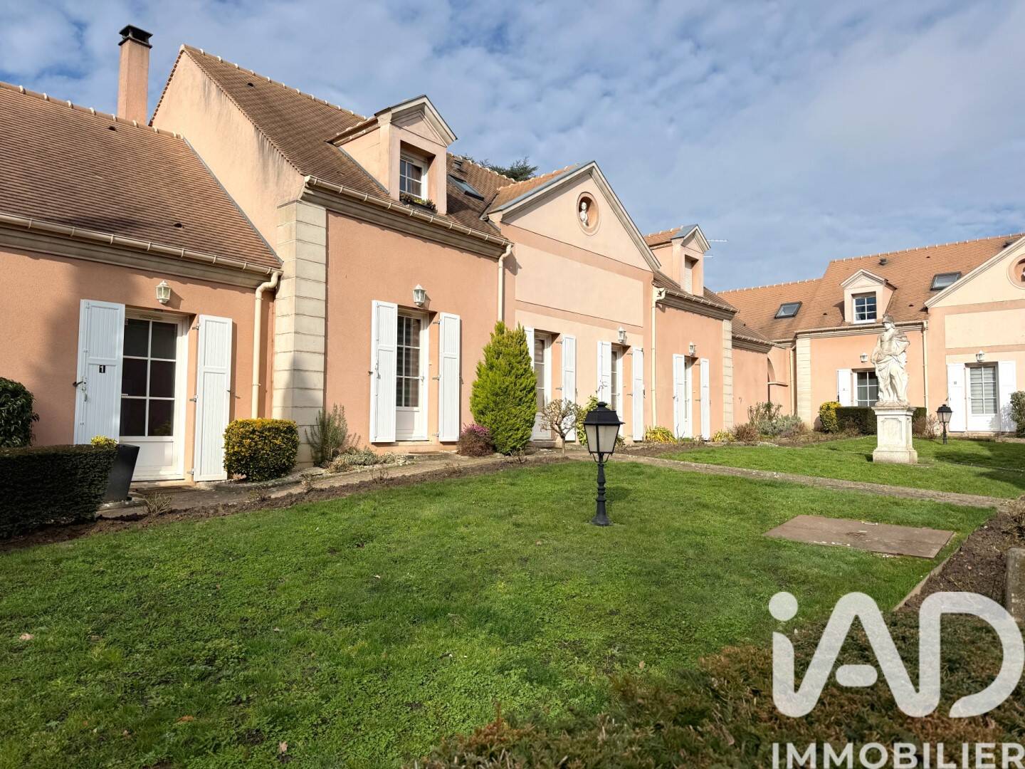 Maison 3 pièces 55 m² · à Montfort-l'Amaury · 54,8 m² · 285 000 €