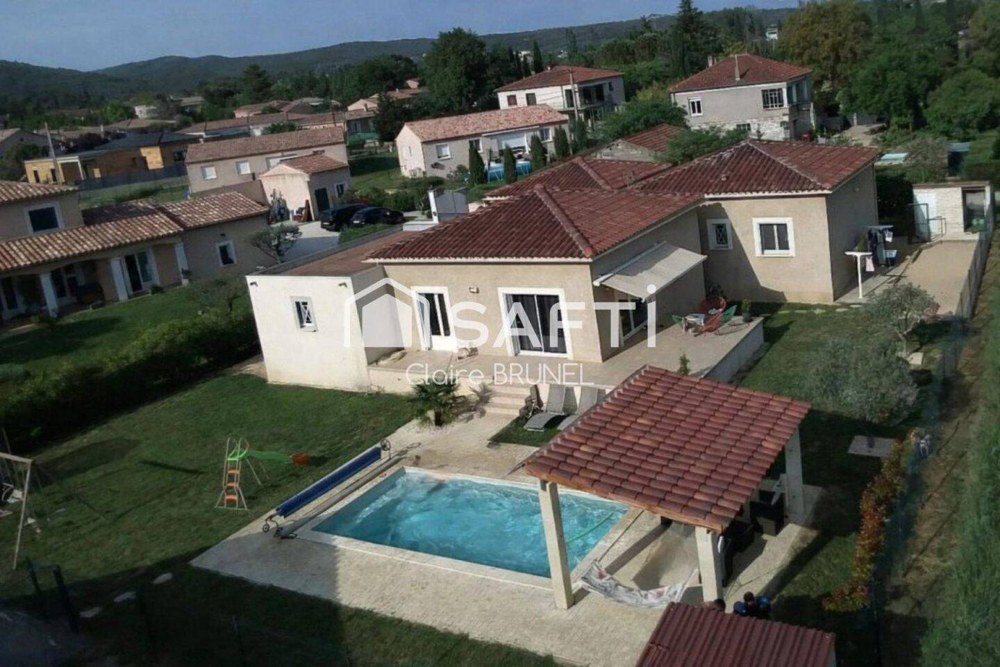 Maison 5 pièces 162 m² · à Saint-Julien-les-Rosiers · 162 m² · 389 000 €