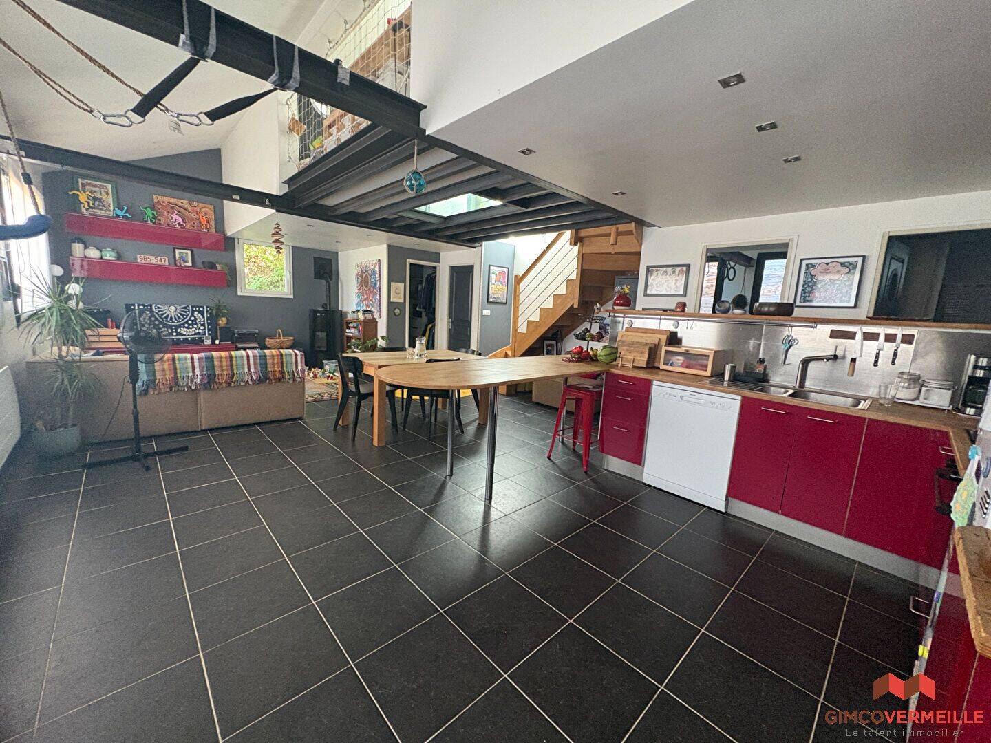 Appartement 5 pièces 104 m² · à Jouy-en-Josas · 103,5 m² · 2 100 €