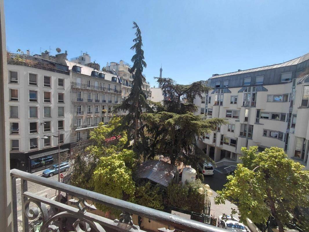 Appartement 4 pièces 111 m² · à Paris 16ème Arrondissement · 111 m² · 4 051 €