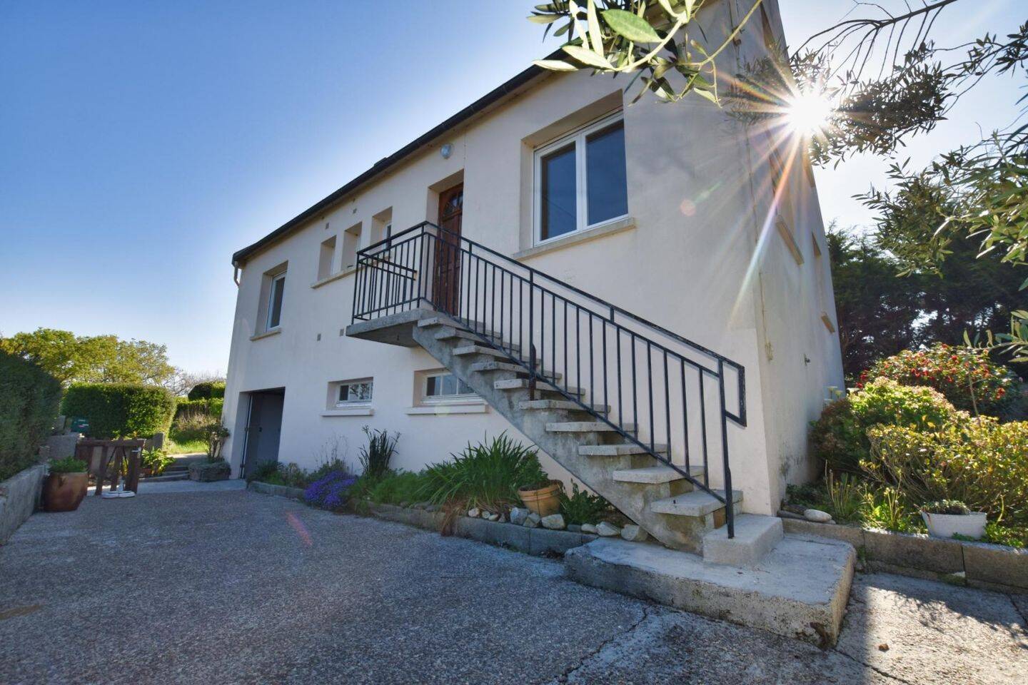 Maison 8 pièces 137 m² · à Saint-Nic · 137 m² · 181 800 €