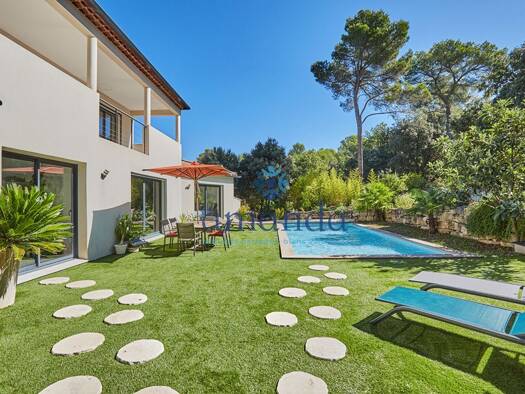 Maison à vendre - Première occupation 799 000 € 7 pièces 4 chambres 217 m² 1 500 m² de terrain Peyriere Pertuis 84120