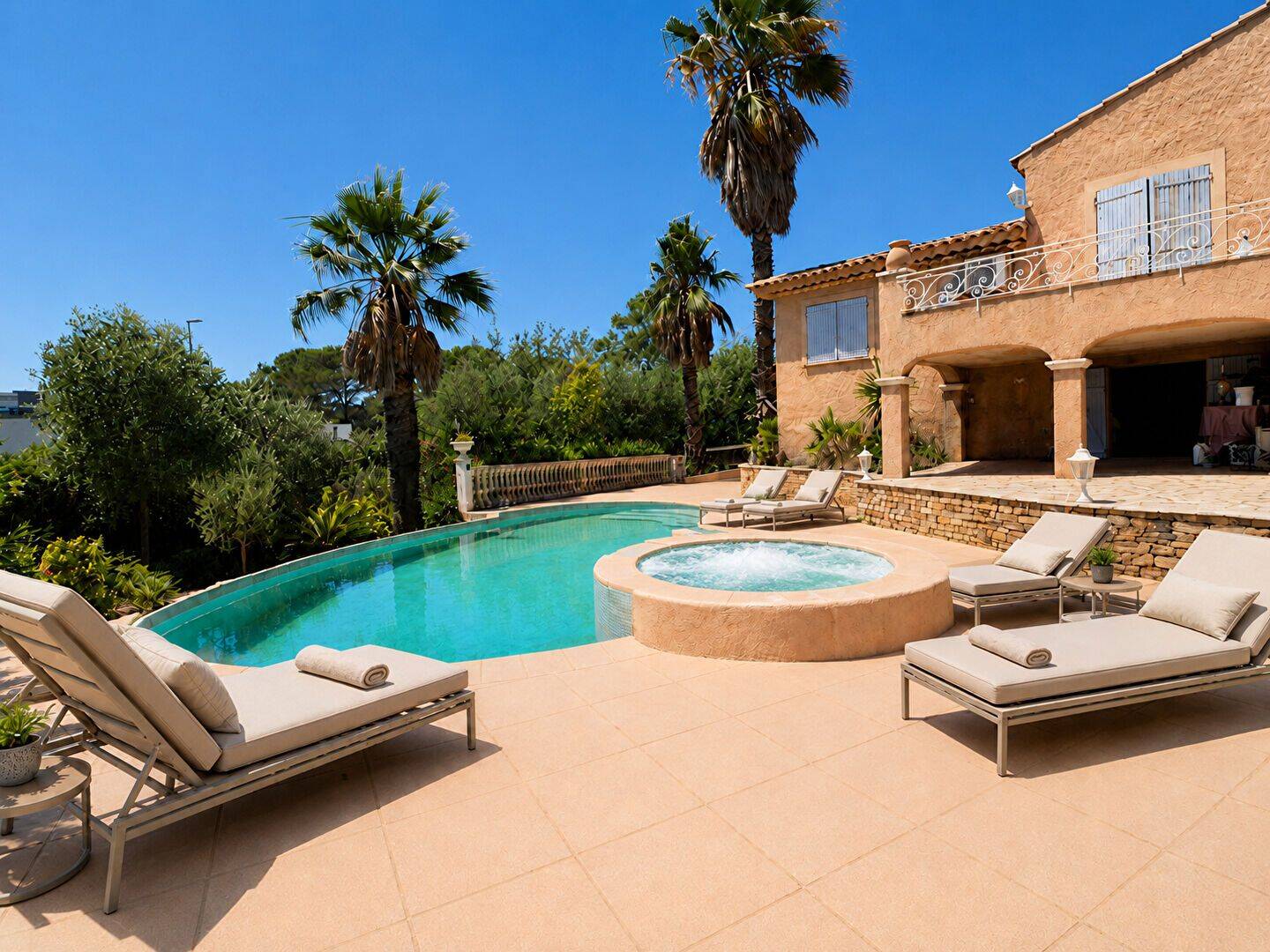 Maison 8 pièces 238 m² · à Saint-Raphaël · 238 m² · 1 325 000 €