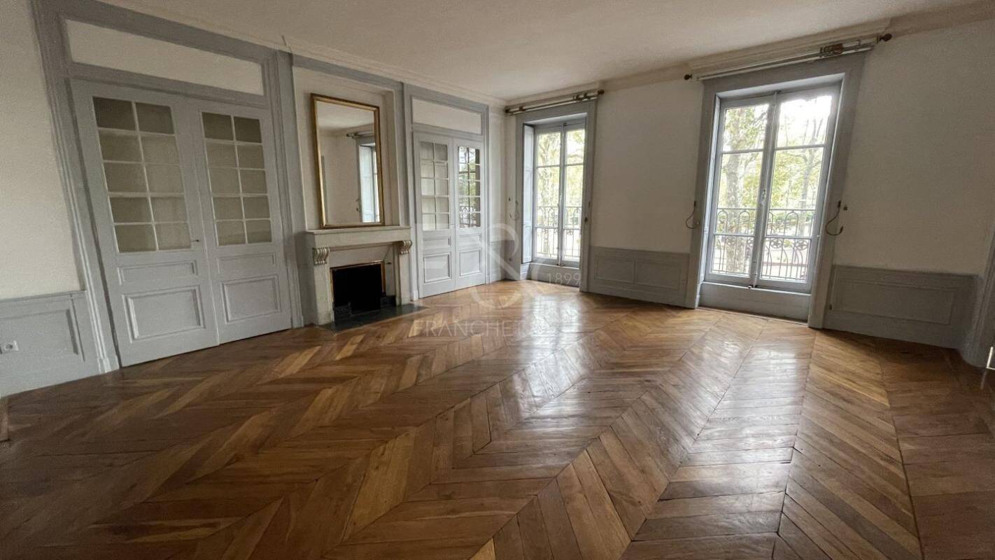 Appartement 5 pièces 182 m² · à Lyon 6ème Arrondissement · 182 m² · 2 320 €