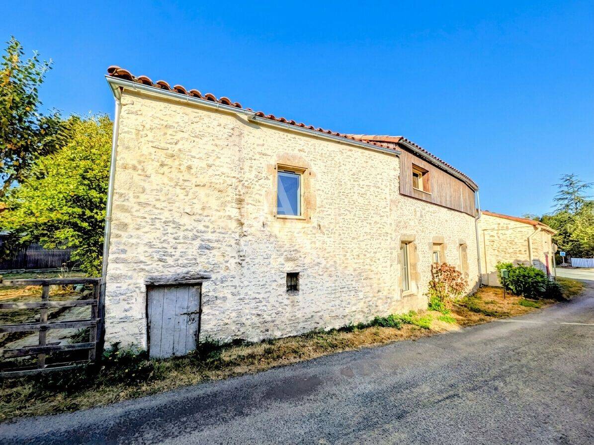 Maison 3 pièces 111 m² · à Sainte-Cécile · 111,1 m² · 890 €