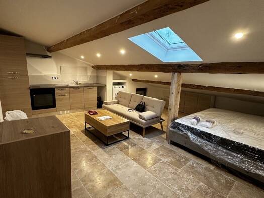 Appartement à vendre 90 000 € 1 pièce 15 m² Étage 2/3 Zone Urbaine Lambesc 13410