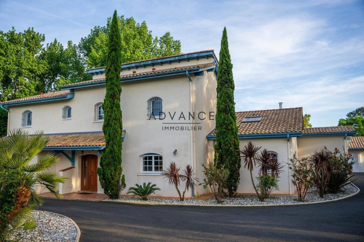 Maison 6 pièces 231 m² · à Tosse · 231 m² · 1 100 000 €