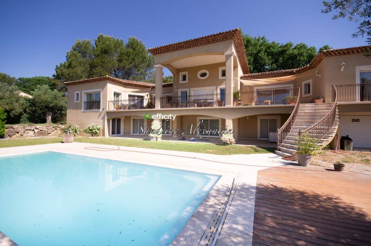 Maison 10 pièces 350 m² · à Le Val · 350 m² · 1 044 000 €