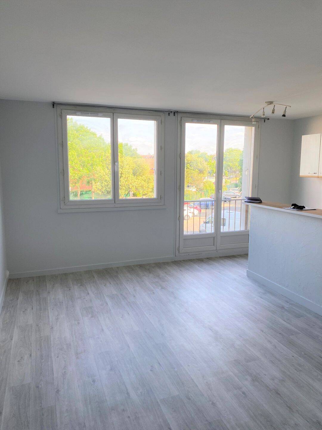 Appartement 1 pièce 28 m² · à Rueil-Malmaison · 27,7 m² · 826 €