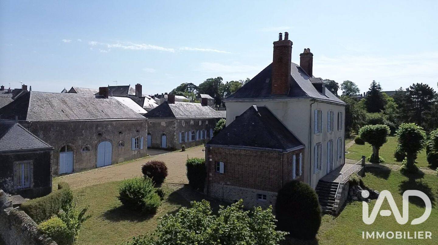 Maison 7 pièces 212 m² · à Sainte-Suzanne-Et-Chammes · 212 m² · 495 000 €