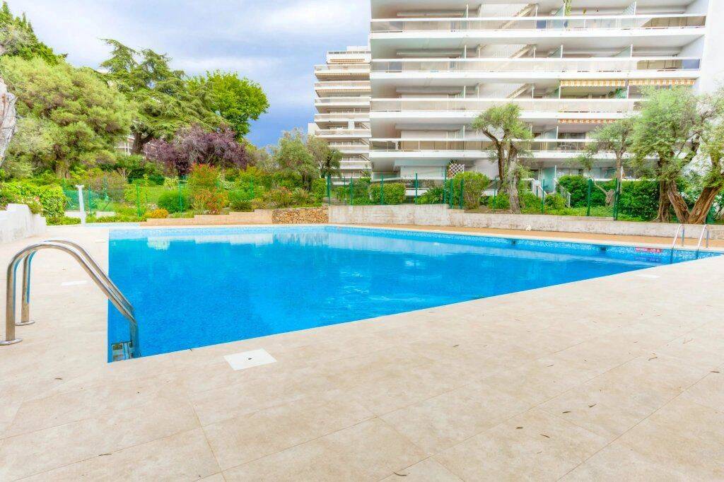 Appartement 1 pièce 27 m² · à Antibes · 27 m² · 650 €