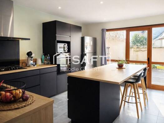 Maison à vendre 177 000 € 7 pièces 5 chambres 169 m² 190 m² de terrain Luché-Pringé 72800
