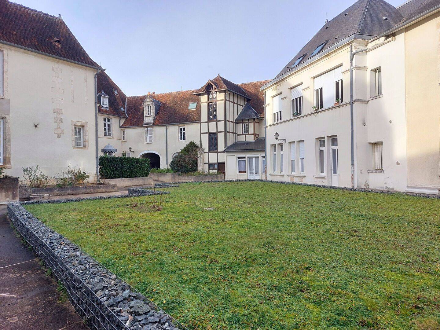 Appartement 5 pièces 107 m² · à Bourges · 106,6 m² · 200 000 €