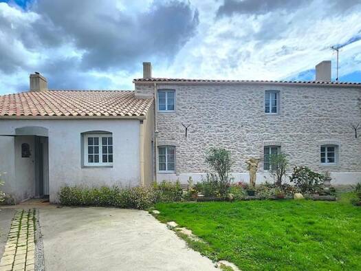 Maison à vendre 697 950 € 4 pièces 3 chambres 210 m² 108 180 m² de terrain Bouin 85230