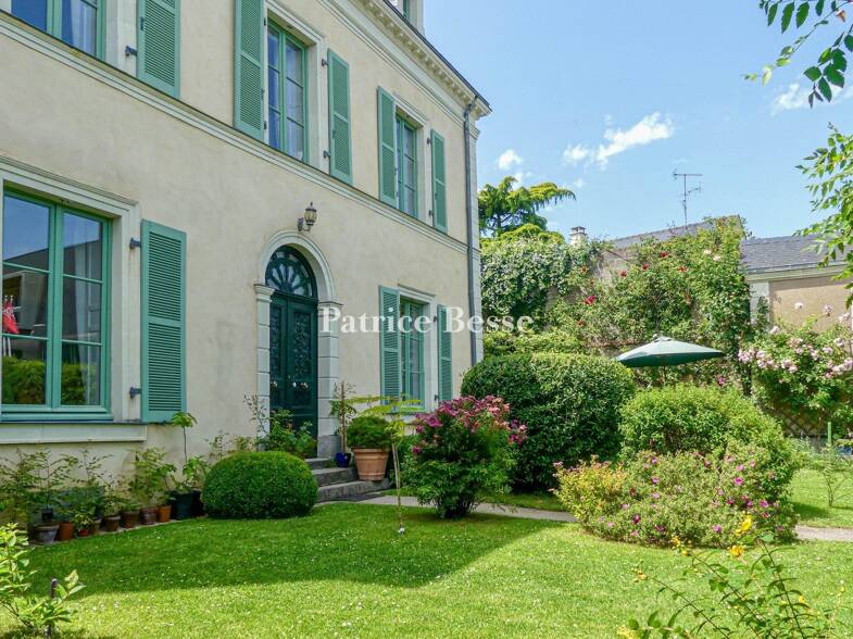 Hôtel particulier à vendre 450 000 € 7 pièces 5 chambres 170 m² 482 m² de terrain Craon 53400