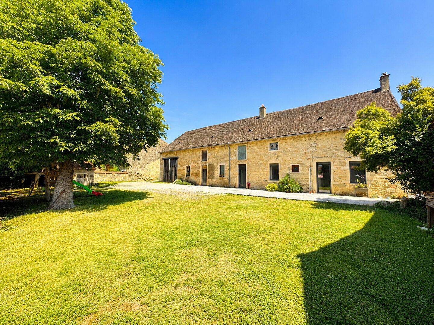 Maison 6 pièces 129 m² · à Beaune · 129,3 m² · 329 000 €