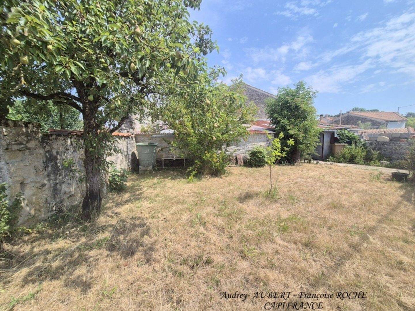 Maison 2 pièces 195 m² · à Archingeay · 195 m² · 44 000 €