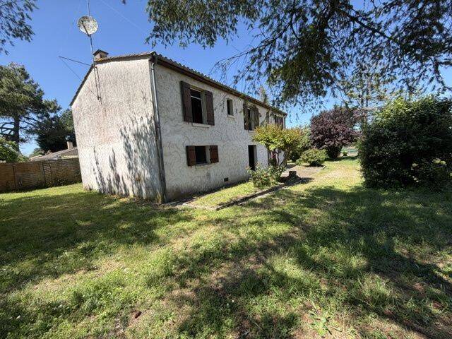Maison 8 pièces 108 m² · à Saint-Martin-de-Coux · 108 m² · 130 000 €