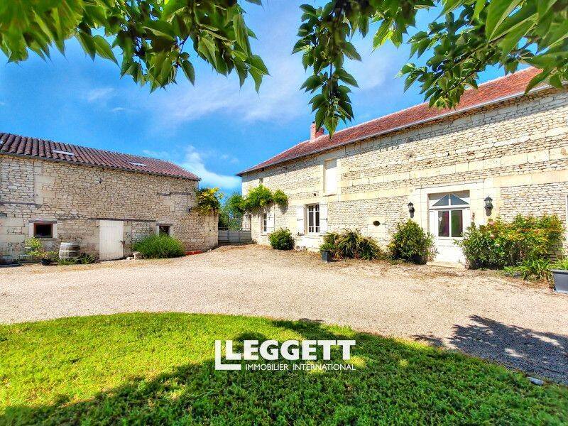 Maison 7 pièces 300 m² · à Sérigny · 300 m² · 382 500 €