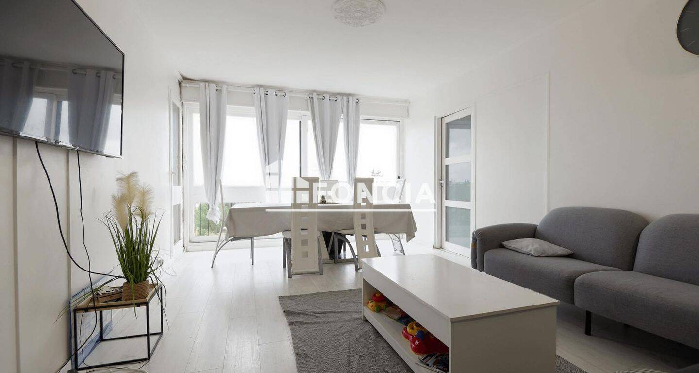 Appartement 4 pièces 79 m² · à Ris-Orangis · 79,4 m² · 130 000 €
