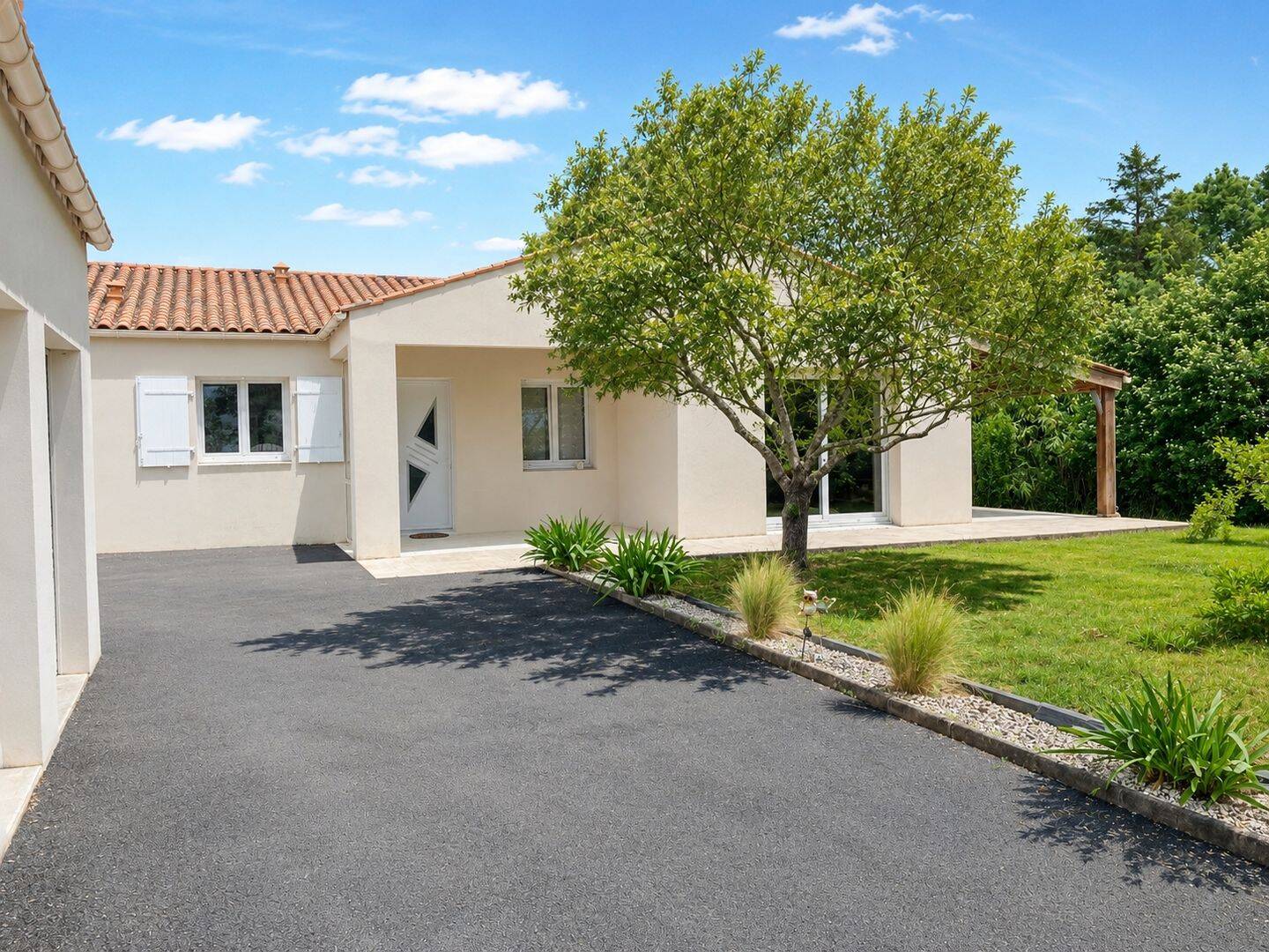Maison 6 pièces 110 m² · à Ardillières · 110 m² · 312 000 €