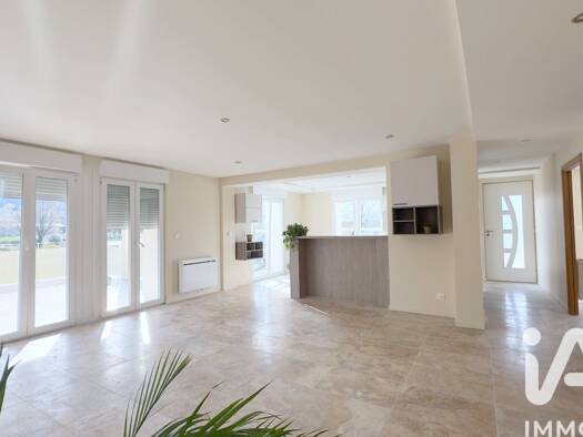 Appartement à vendre 278 000 € 4 pièces 3 chambres 105 m² Étage 1/2 Devecey 25870