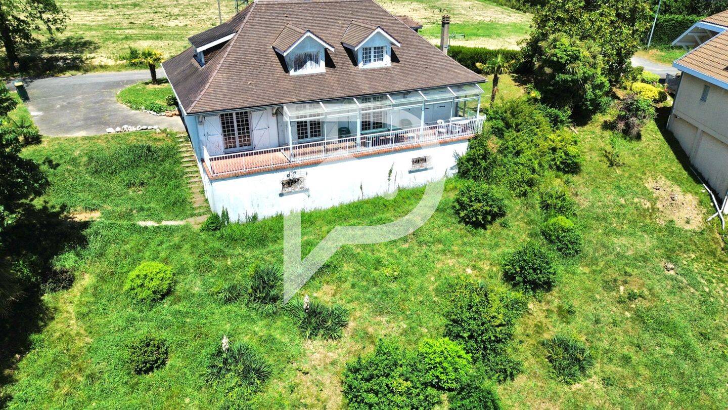 Maison 10 pièces 200 m² · à Artix · 200 m² · 230 000 €