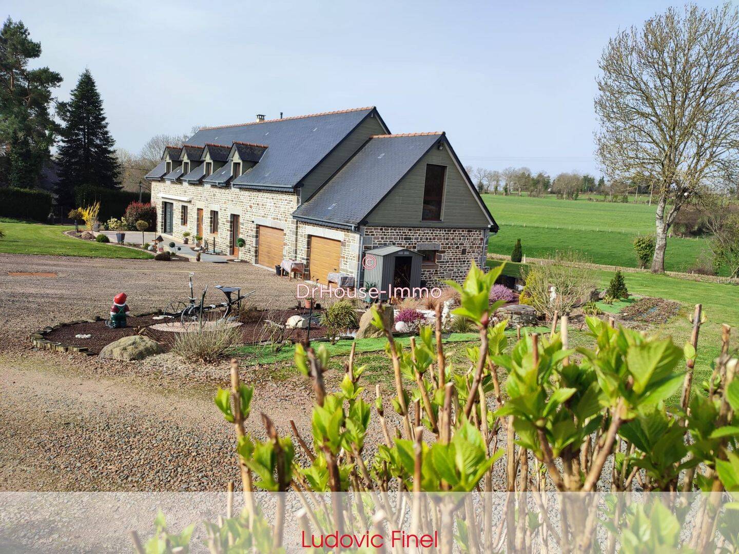 Maison 7 pièces 172 m² · à Souleuvre en Bocage · 172 m² · 373 000 €