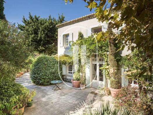 Maison à vendre 1 295 000 € 6 pièces 4 chambres 210 m² 4 241 m² de terrain Maillane 13910