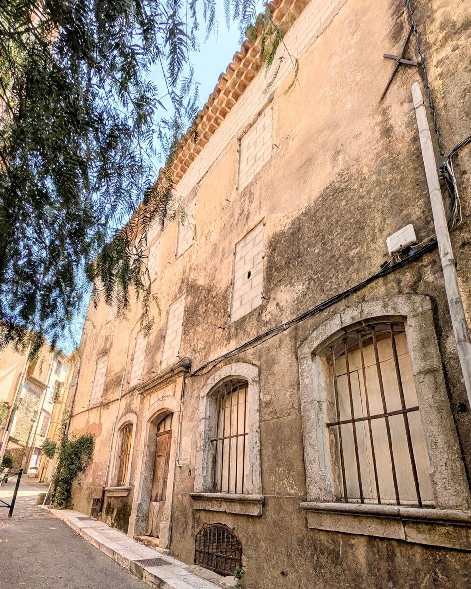 Maison 1 pièce 300 m² · à Collobrières · 300 m² · 189 000 €