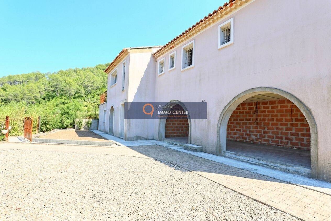 Maison 5 pièces 128 m² · à Solliès-Toucas · 128 m² · 468 000 €