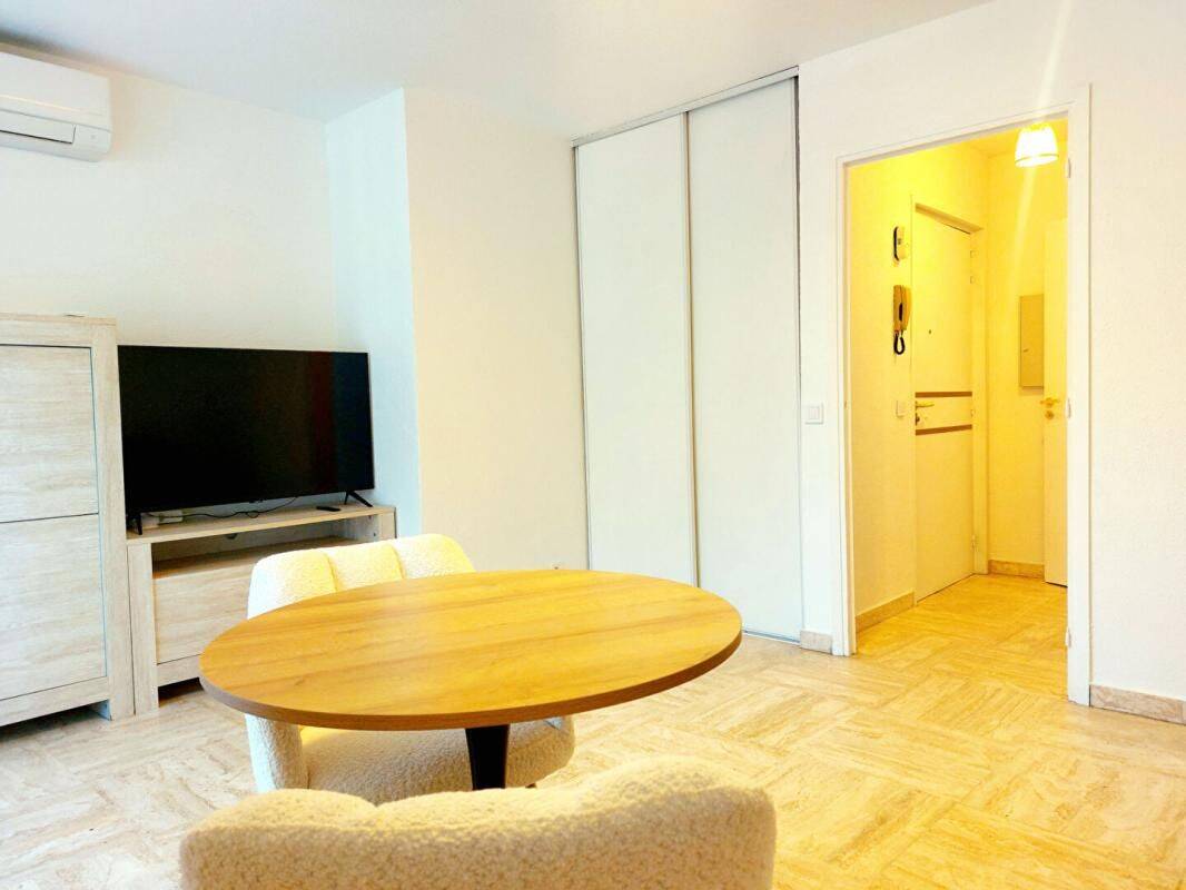 Appartement 1 pièce 26 m² · à Mandelieu-la-Napoule · 26,4 m² · 750 €/mois