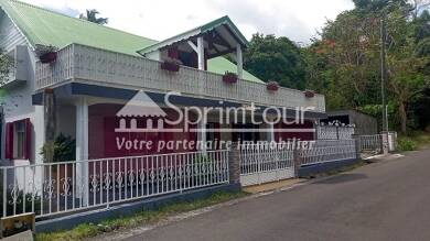 Maison à vendre 279 300 € 8 pièces 4 chambres 181 m² 492 m² de terrain Vieux Habitants 97119