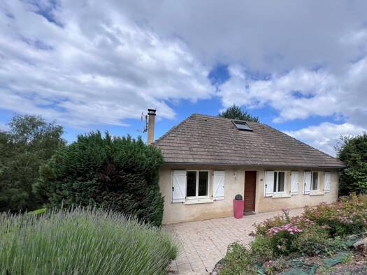 Maison de plain-pied à vendre 249 600 € 5 pièces 4 chambres 150 m² 2 344 m² de terrain Aubazines 19190